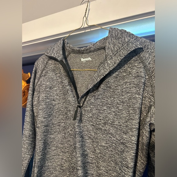 •4 for $25• BENCH base layer sweater M - Picture 2 of 5